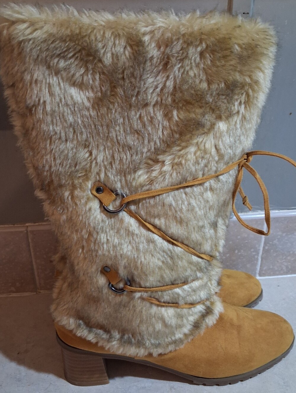Midnight Velvet Beige Faux Fur Lined Calf High, Lace-Up, Zip, Round Toe Boots 9M